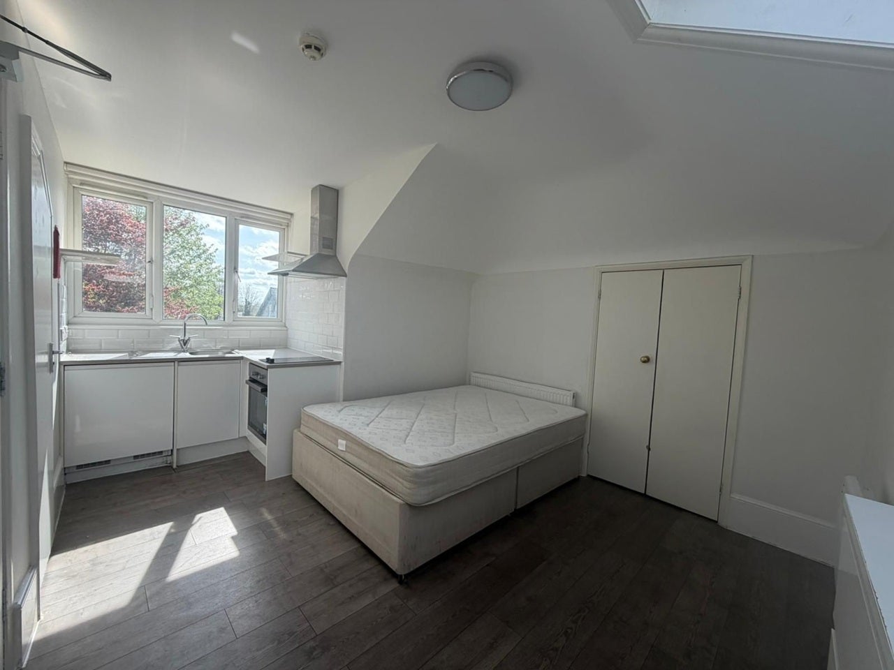 Room St. Stephen's Road in Greater London