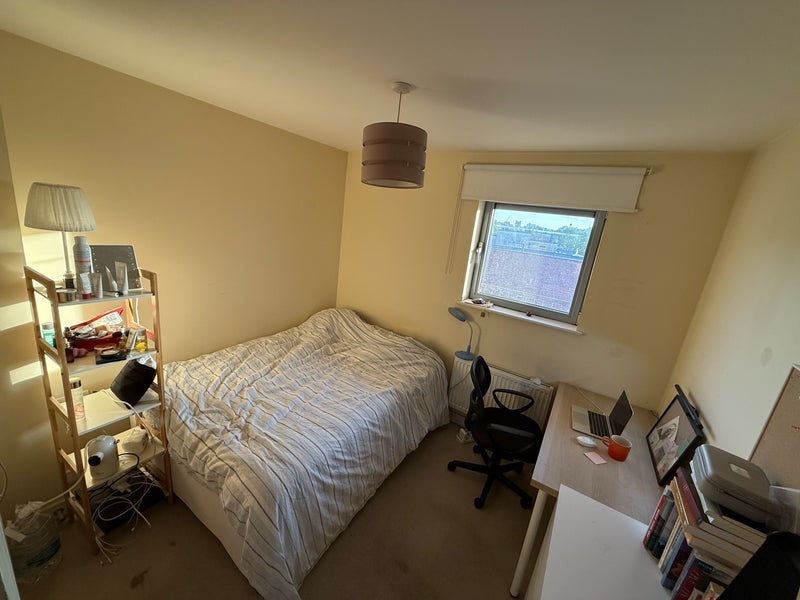 Room Benwell Road in Greater London