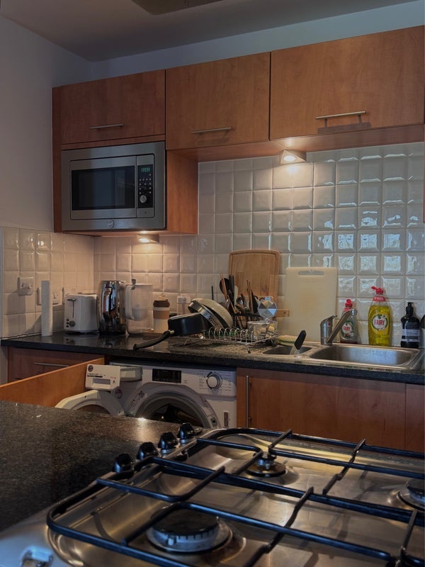 Room Benwell Road in Greater London