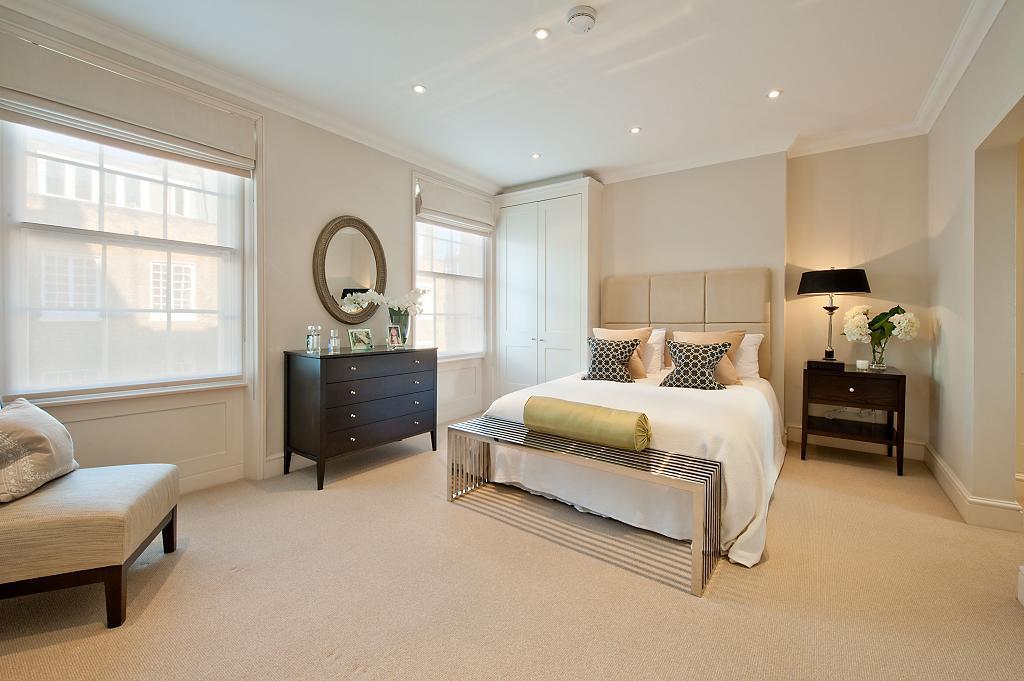 Flat Motcomb Street in City of Westminster