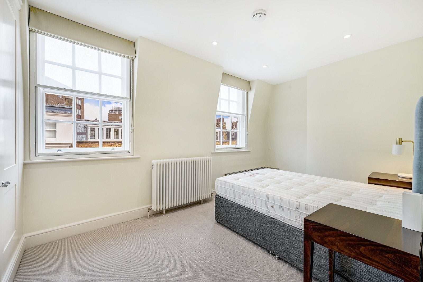 Flat Motcomb Street in City of Westminster