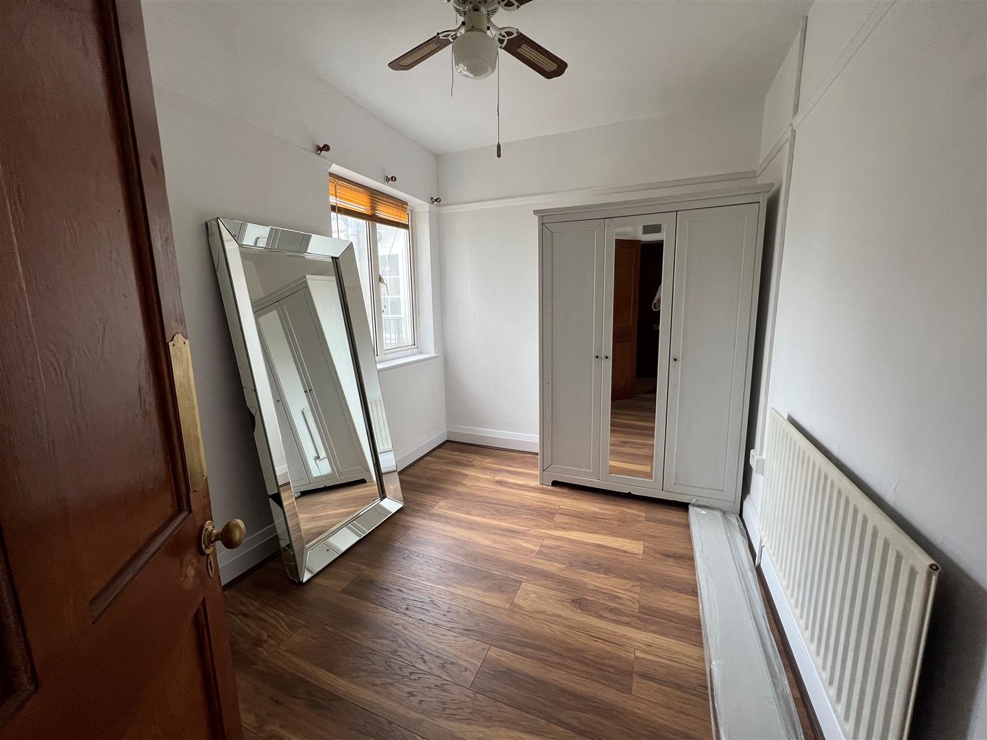 Flat Rundell Crescent in Greater London