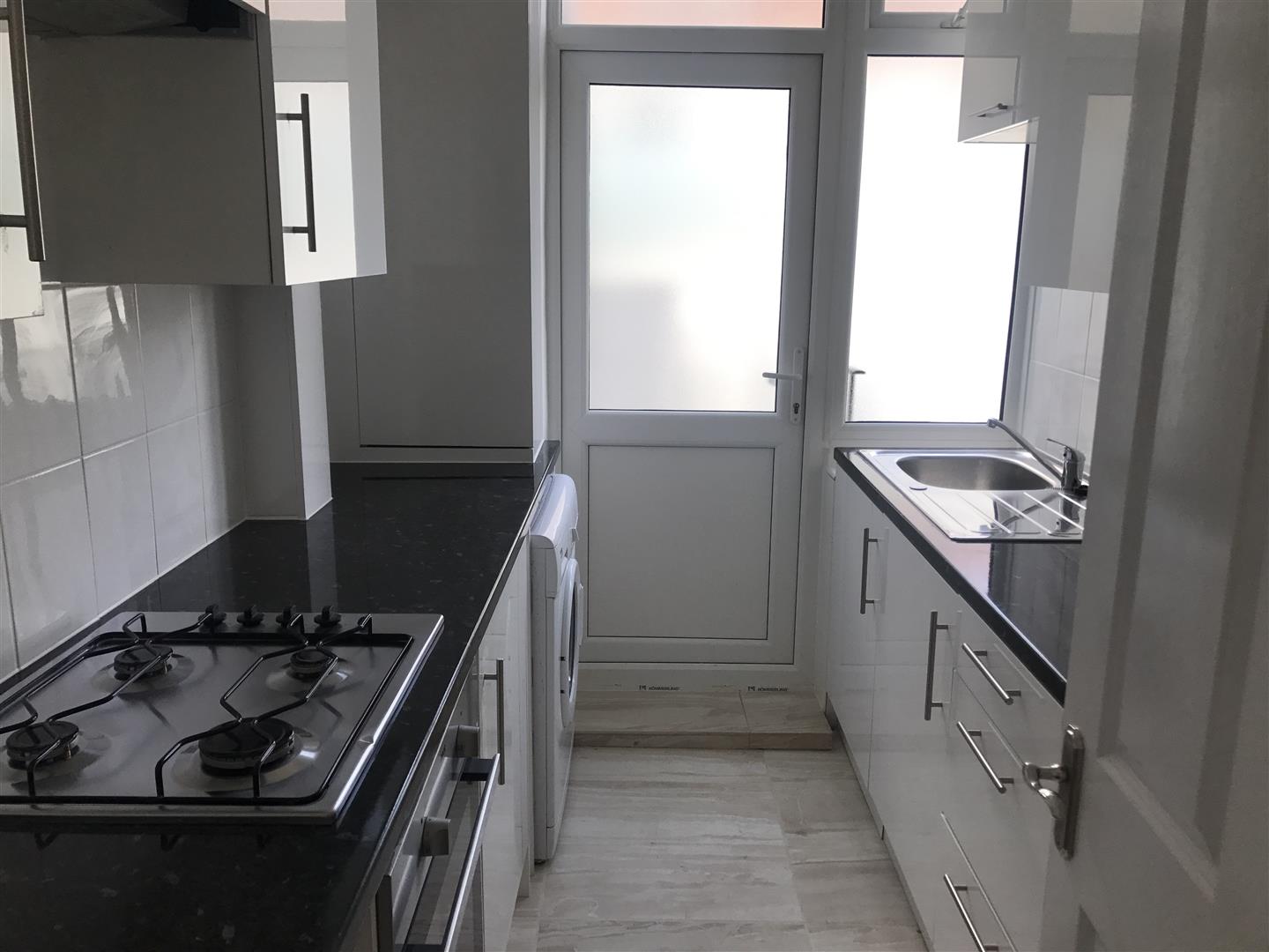 Flat Rundell Crescent in Greater London
