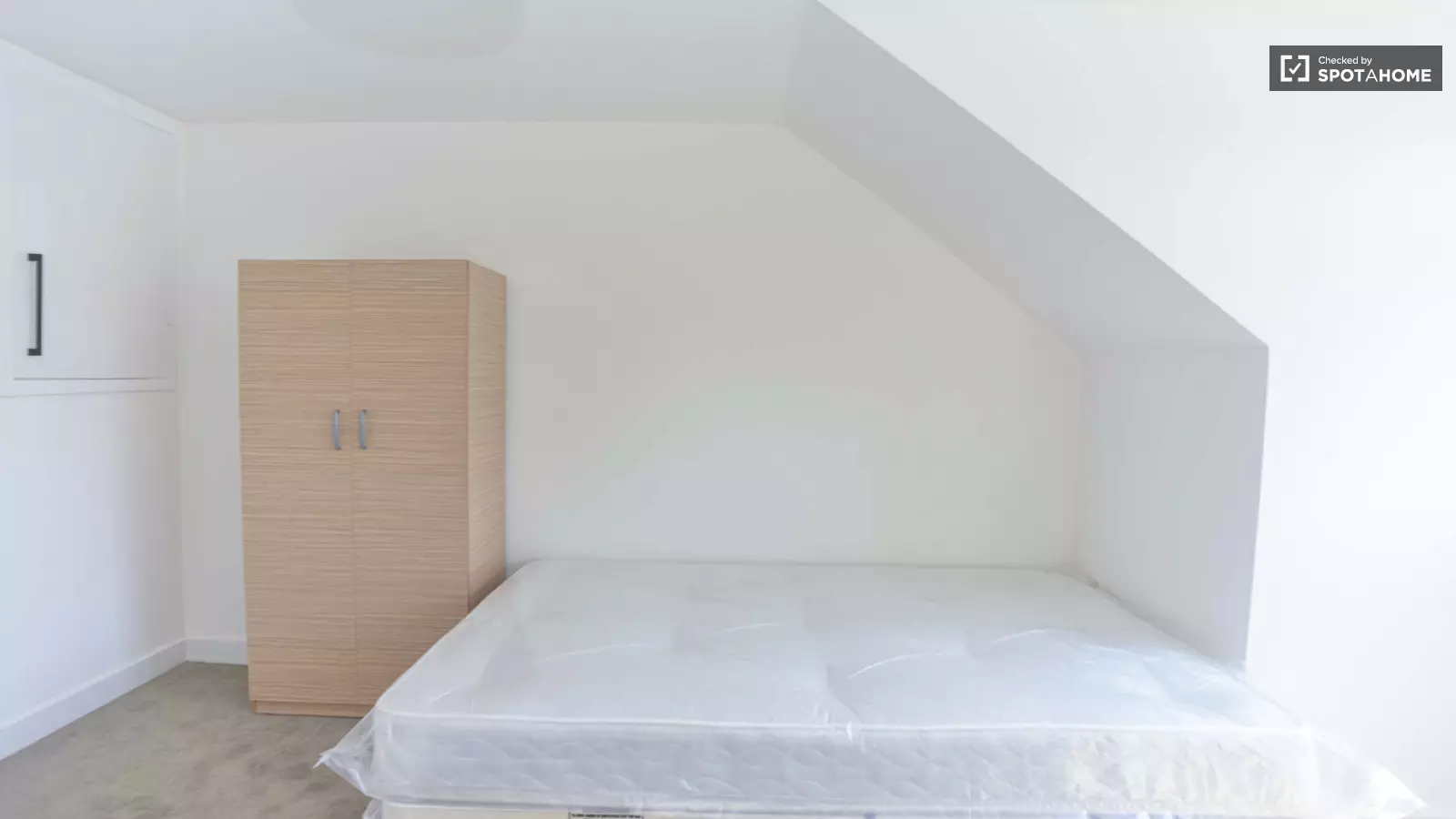 Room Parry Road in City of Westminster