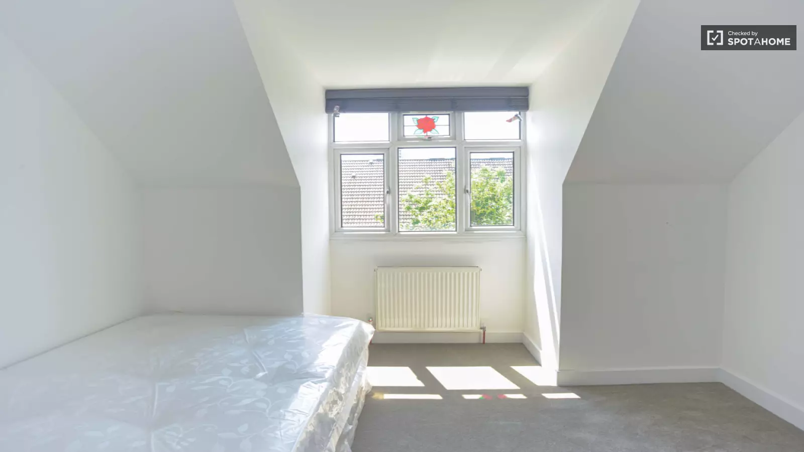 Room Parry Road in City of Westminster