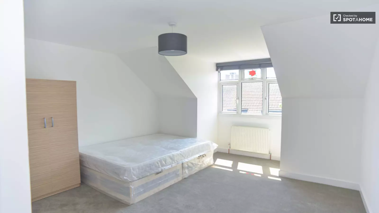 Room Parry Road in City of Westminster