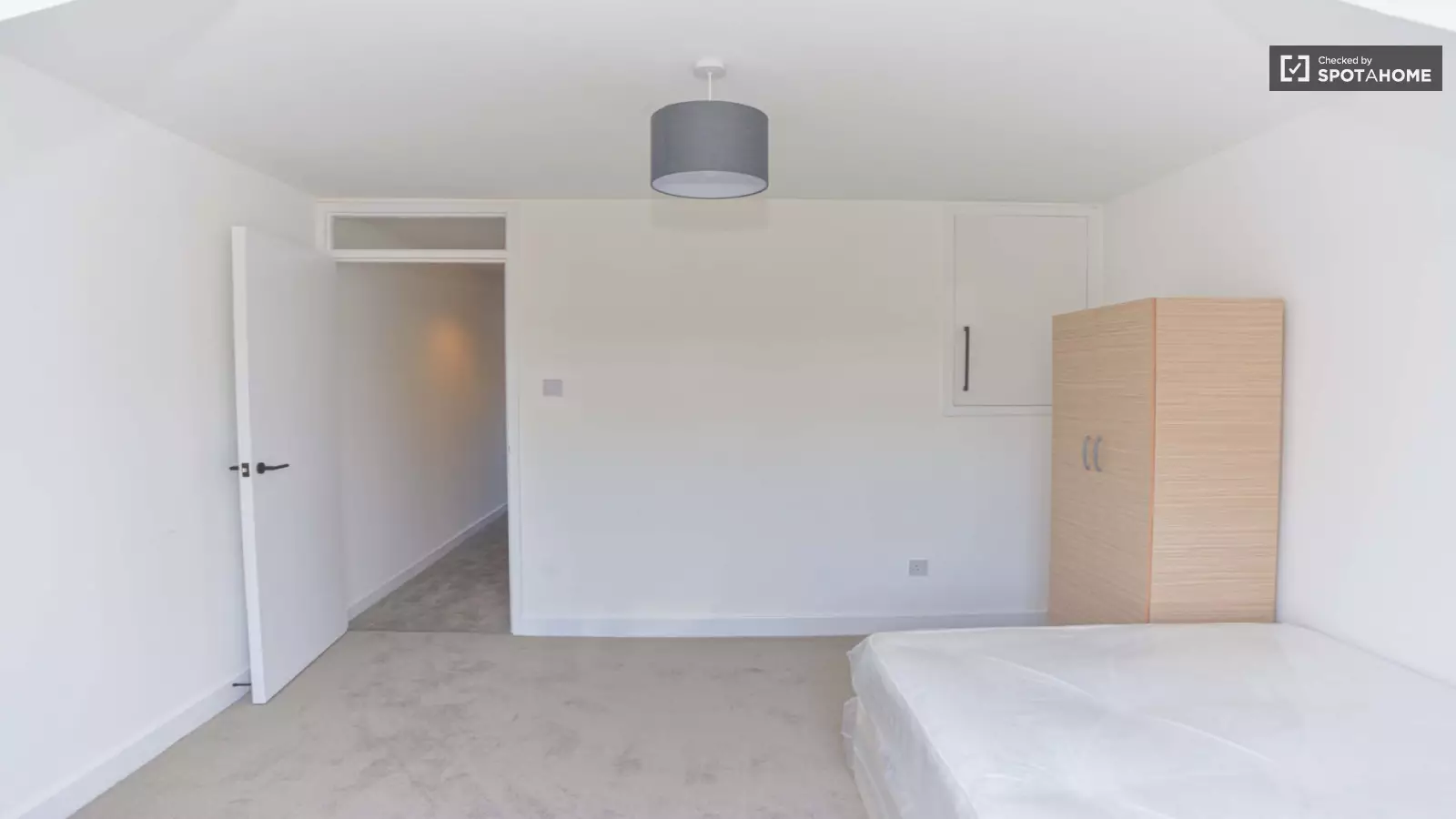 Room Parry Road in City of Westminster