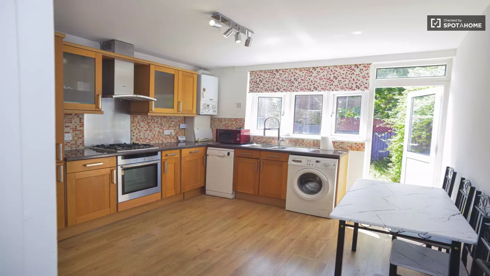 Room Parry Road in City of Westminster
