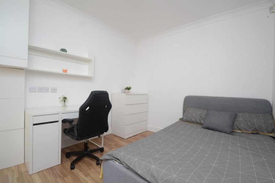 Room Aubrey Road in Manchester