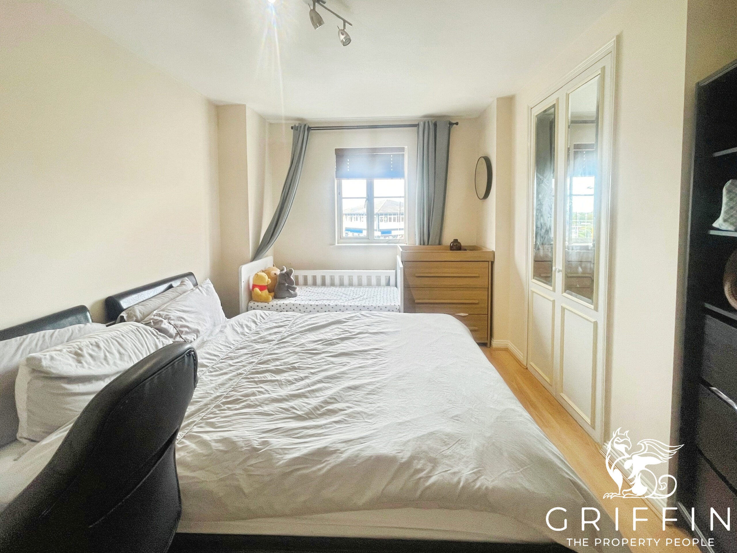 Flat Lennox Close in South Ockendon