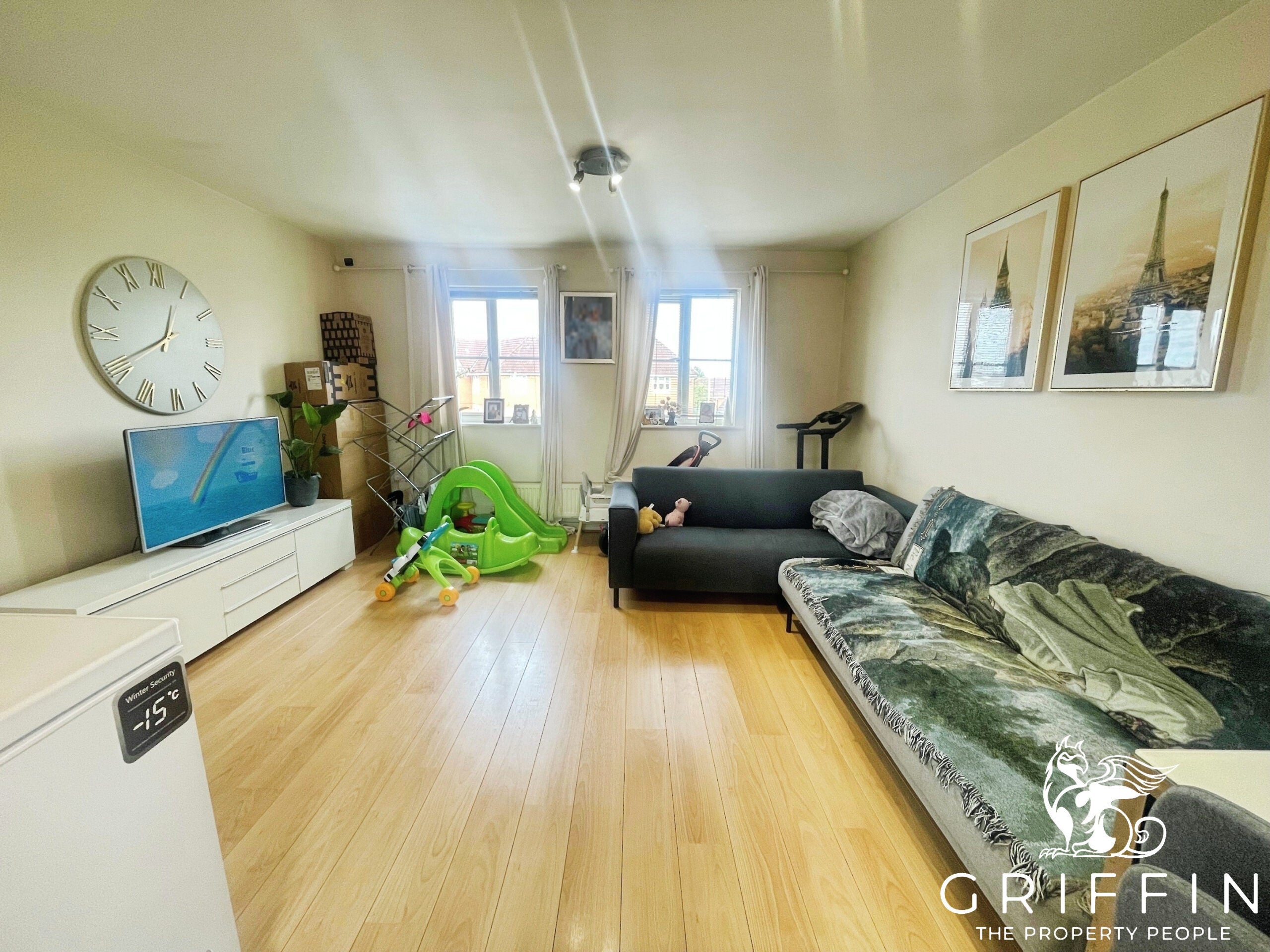 Flat Lennox Close in South Ockendon