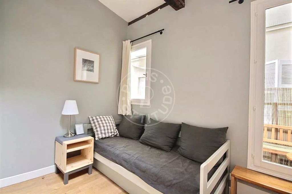 Flat Rue Claude-Rodier in Paris