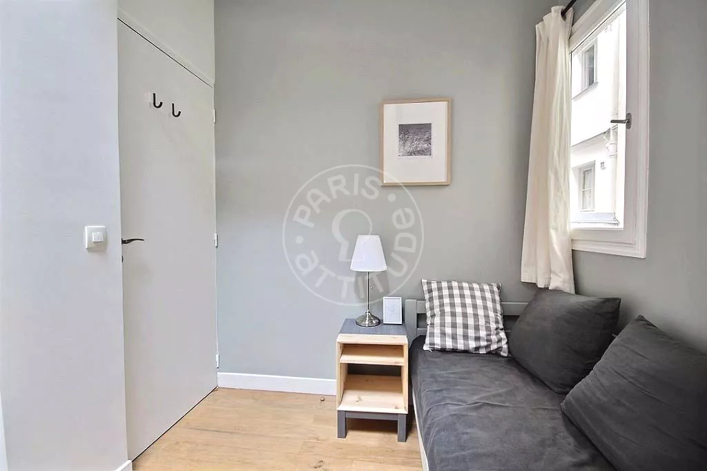 Flat Rue Claude-Rodier in Paris