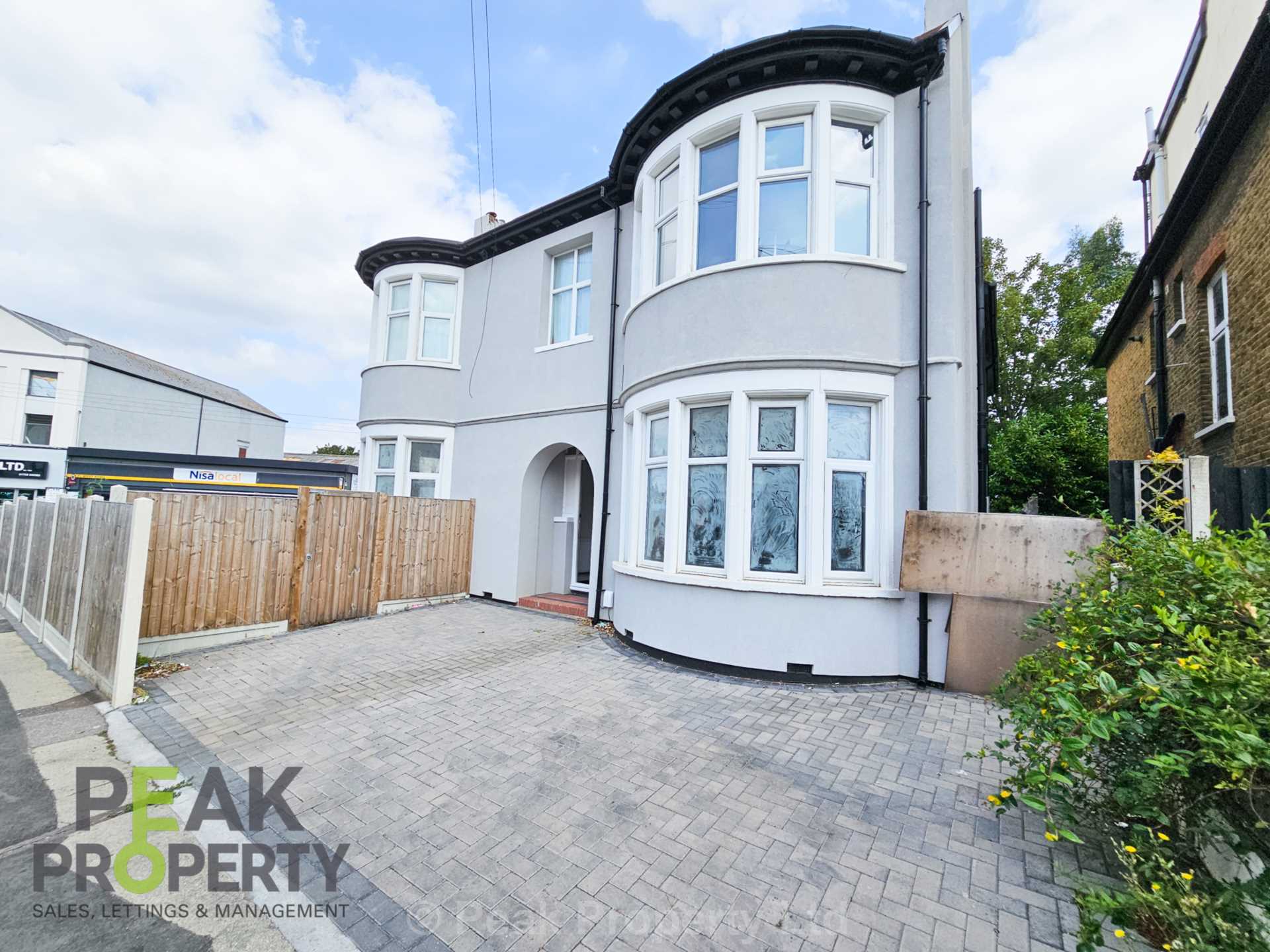 Flat Albion Road in Southend-on-Sea