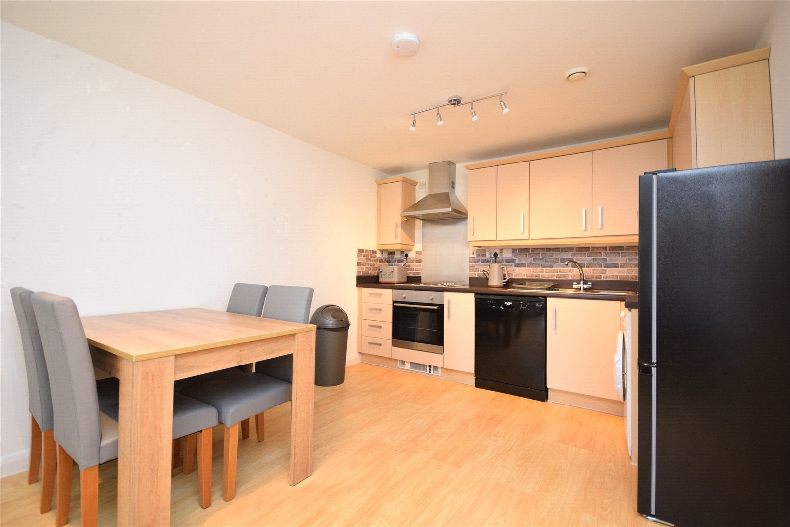 Flat Fenton Place in Leeds
