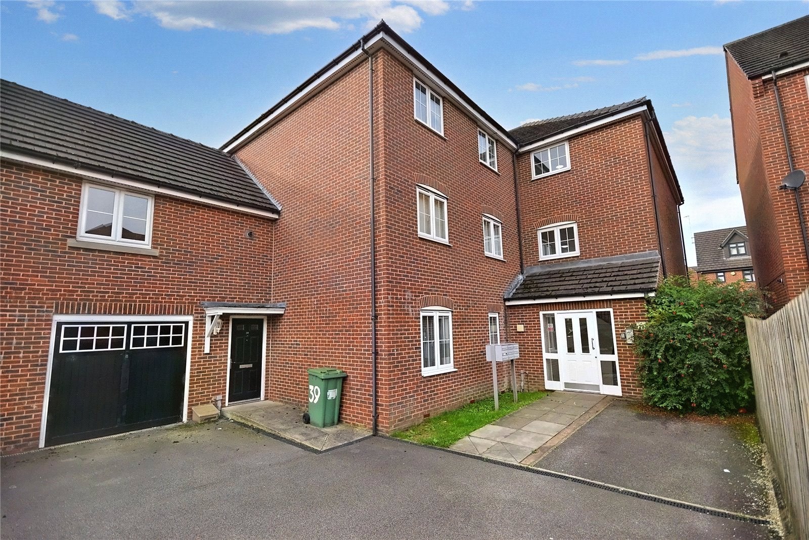 Flat Fenton Place in Leeds