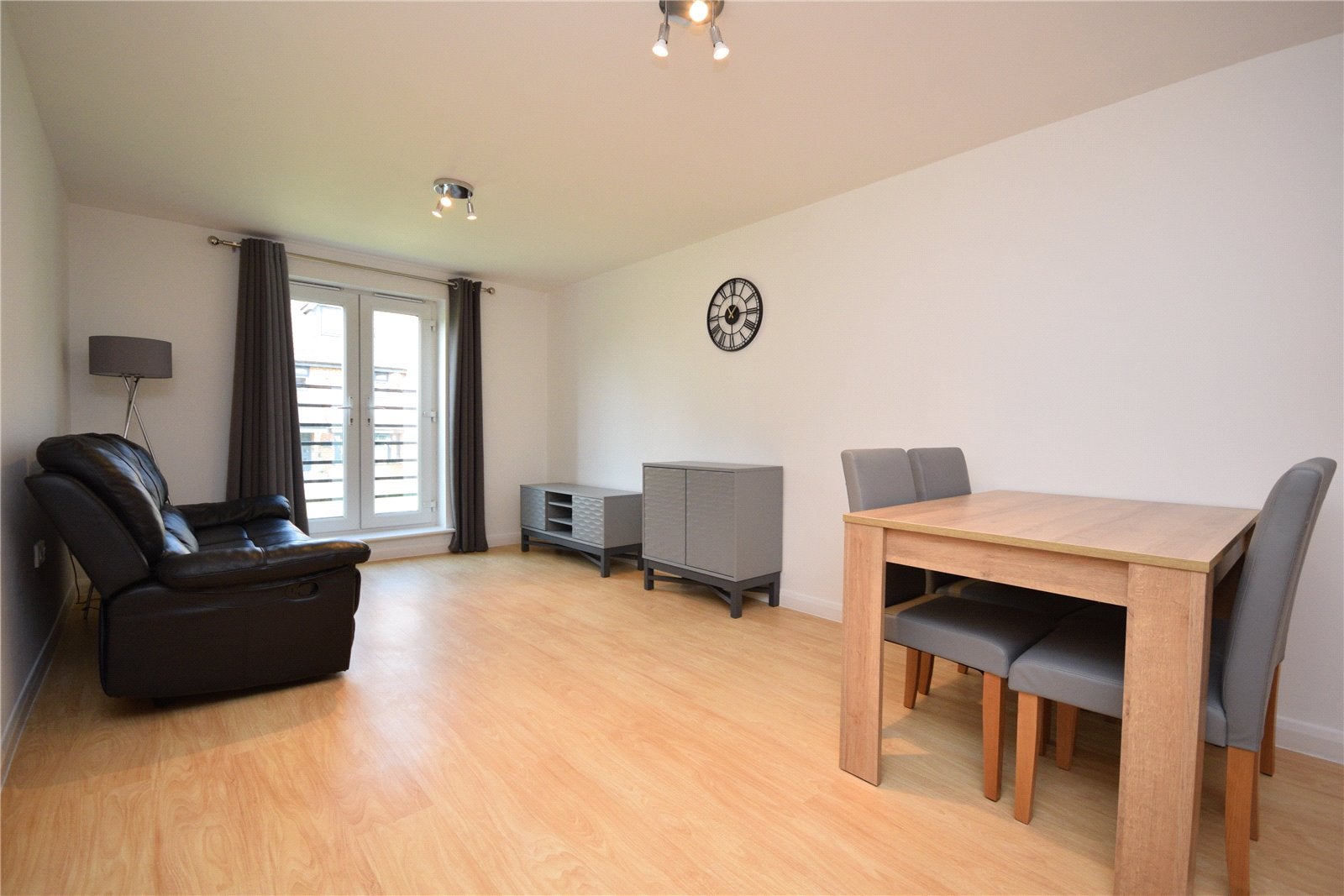 Flat Fenton Place in Leeds