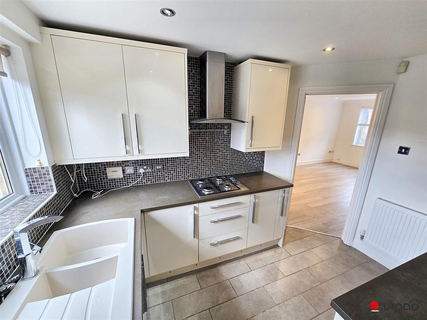 House Elizabeth Way in Siston