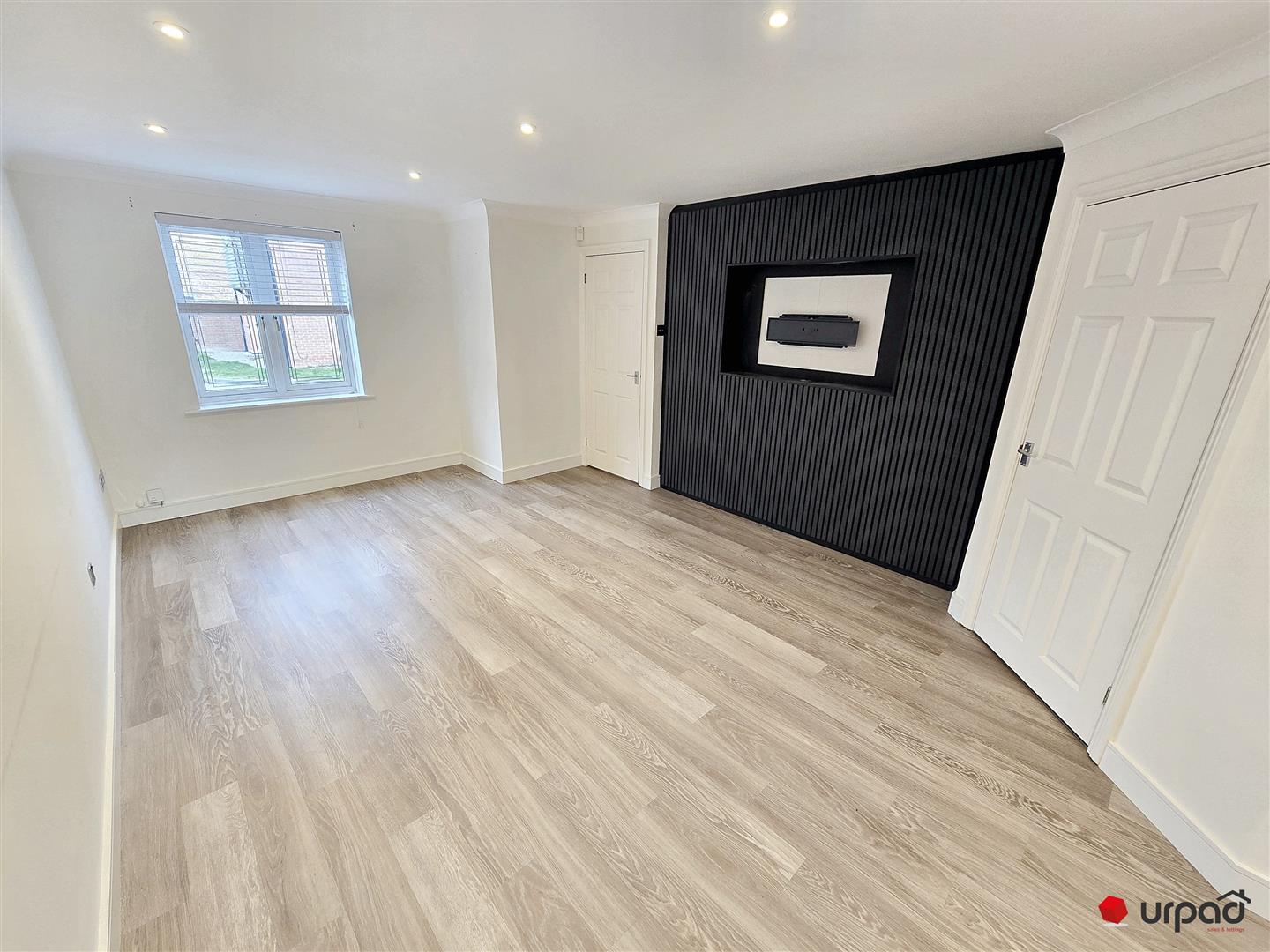 House Elizabeth Way in Siston
