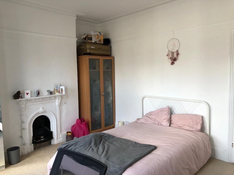 House Charlmont Road in Greater London