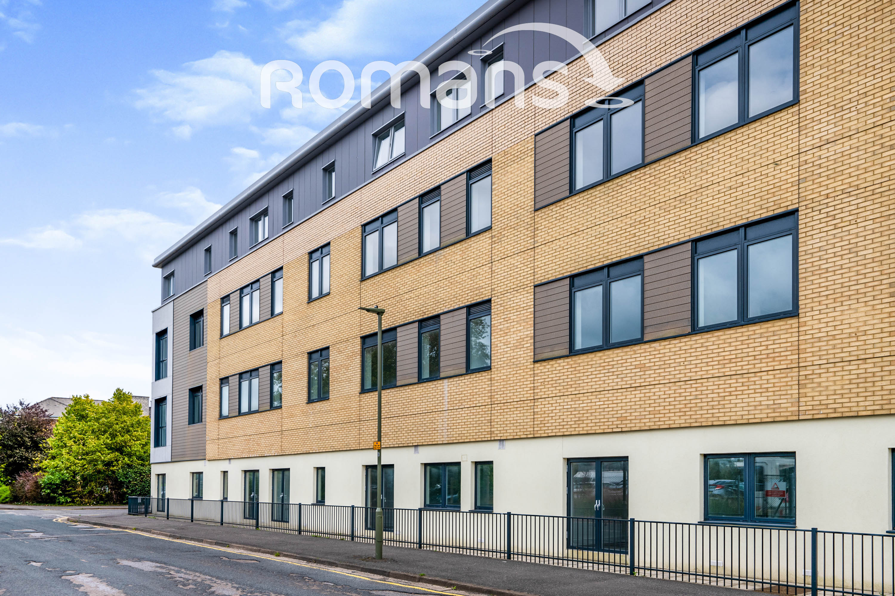 Flat Lyon Way in Camberley