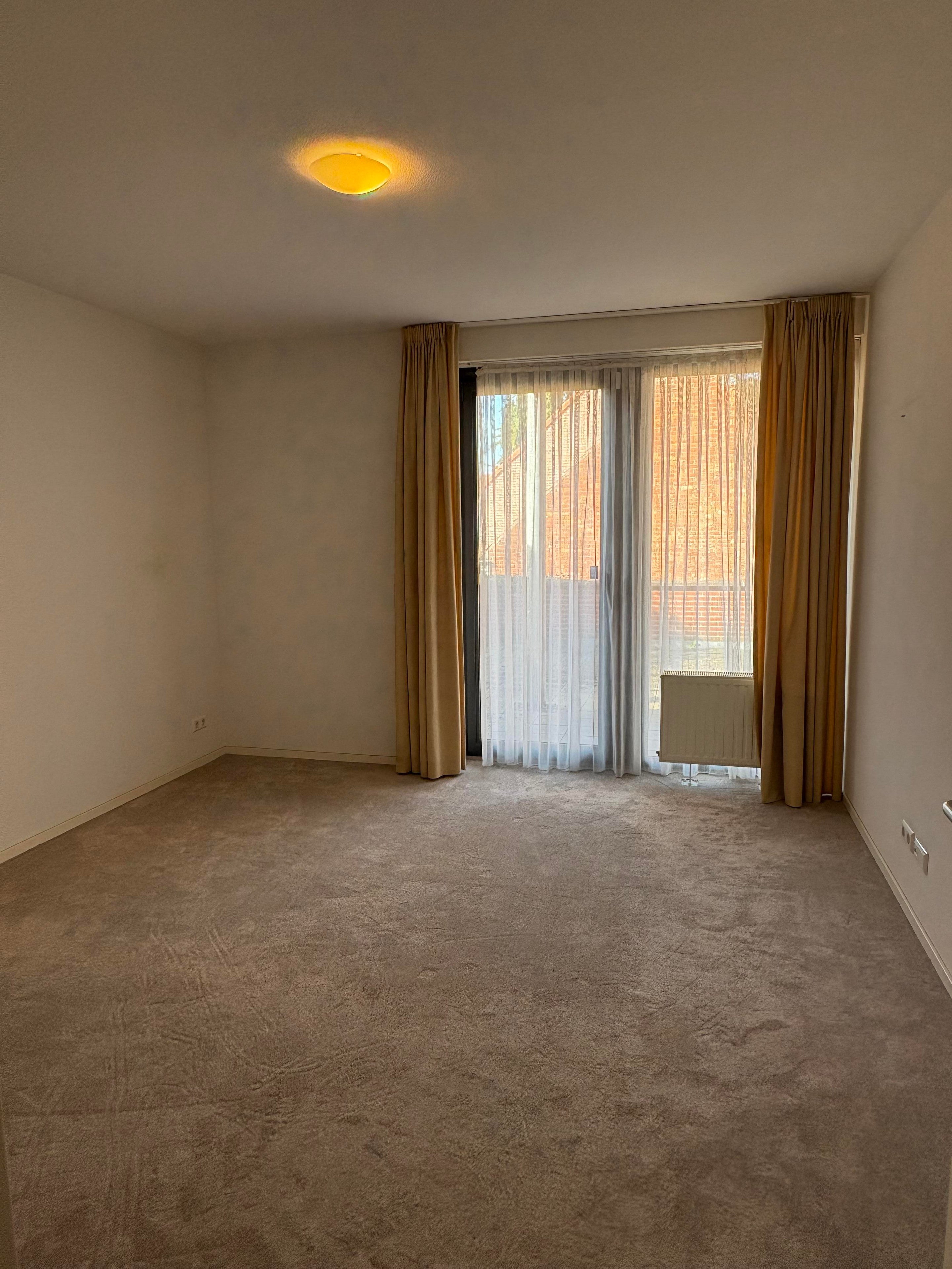 Appartement te huur: Basiliekstraatje, Hulst