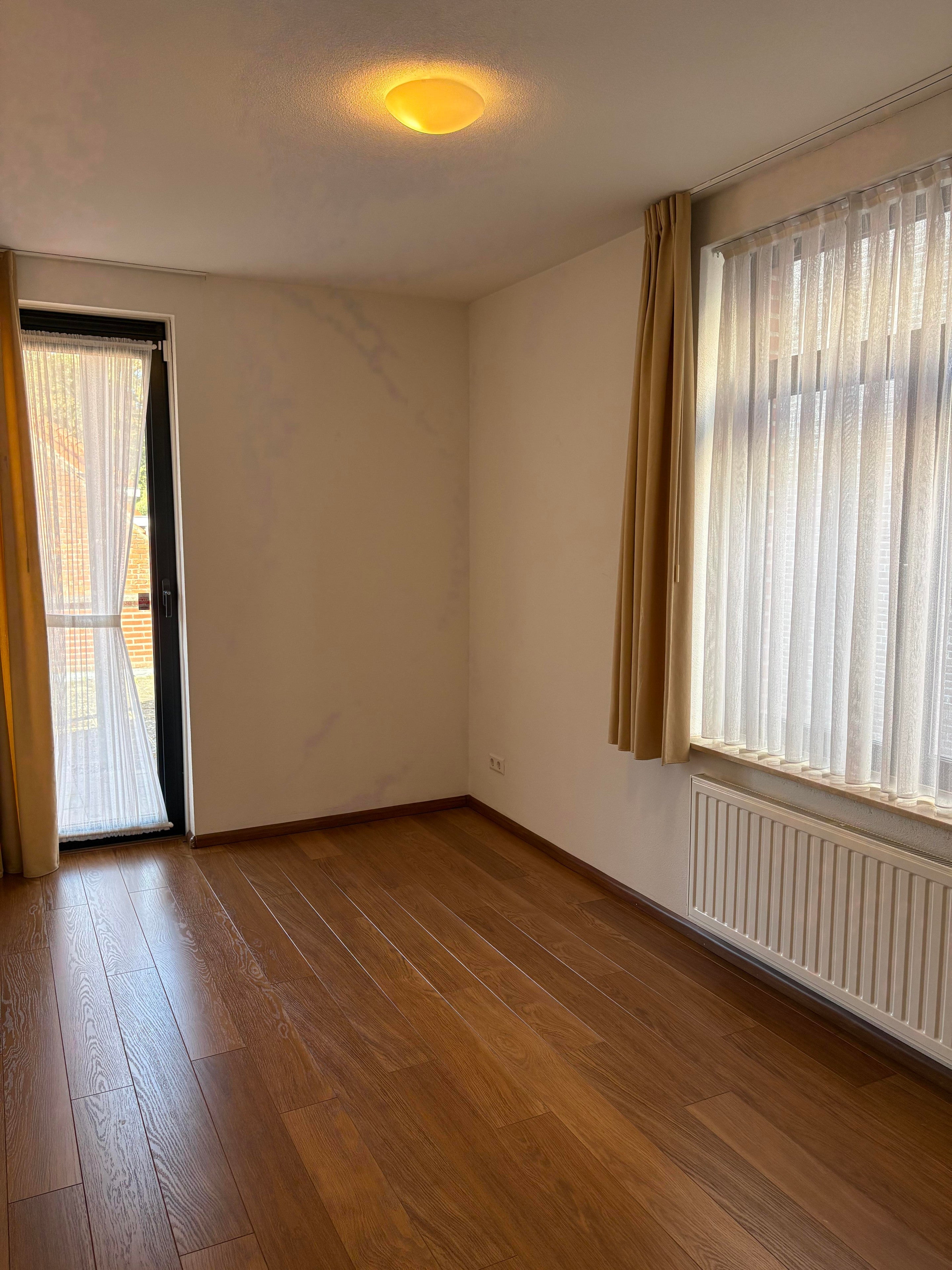 Appartement te huur: Basiliekstraatje, Hulst