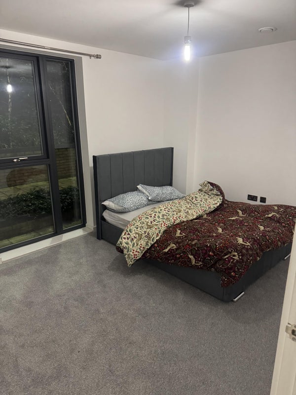 Flat Larkwood Avenue in Greater London