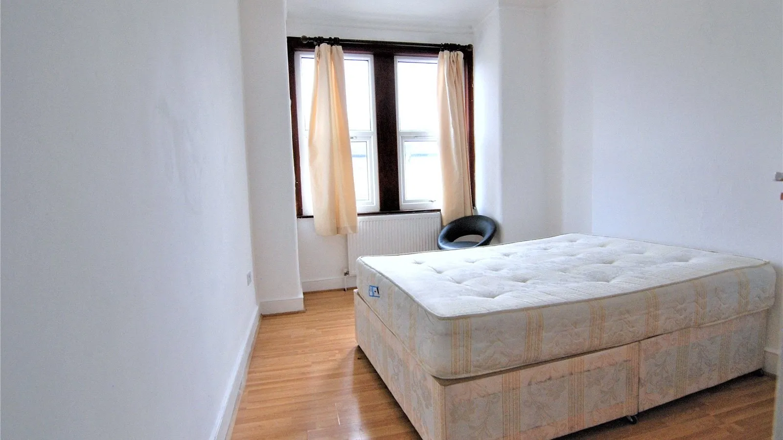 Flat La Rose Lane in Greater London