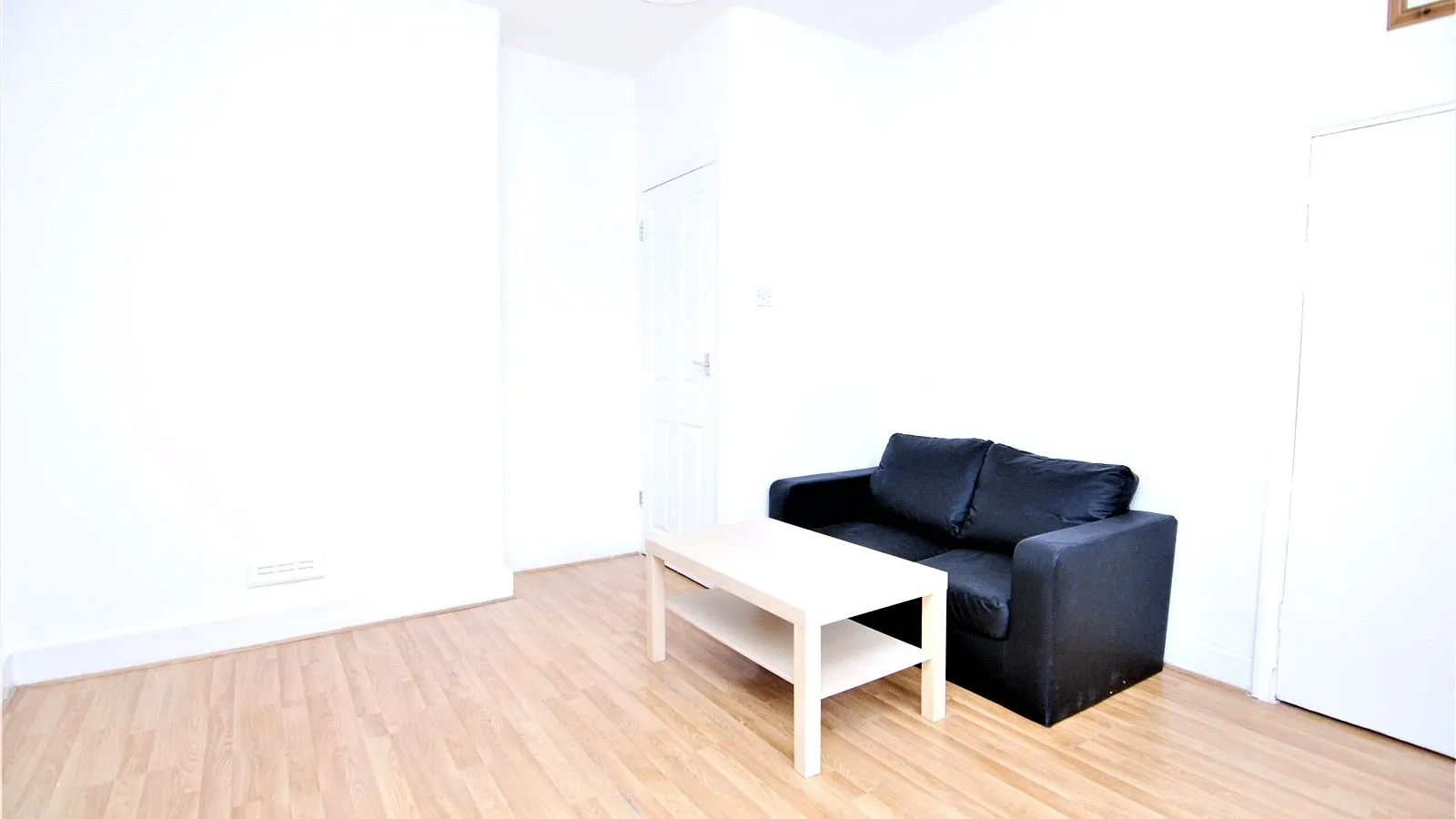 Flat La Rose Lane in Greater London