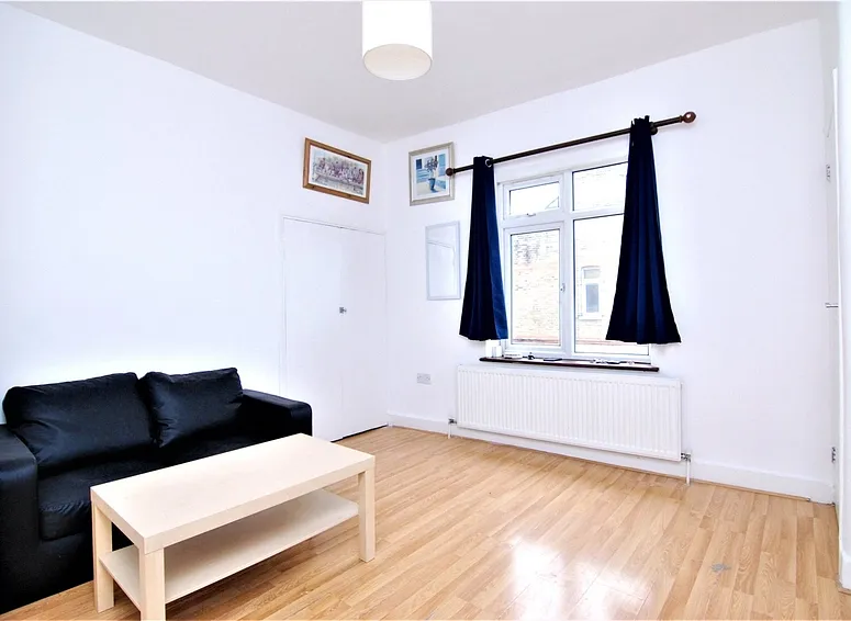 Flat La Rose Lane in Greater London