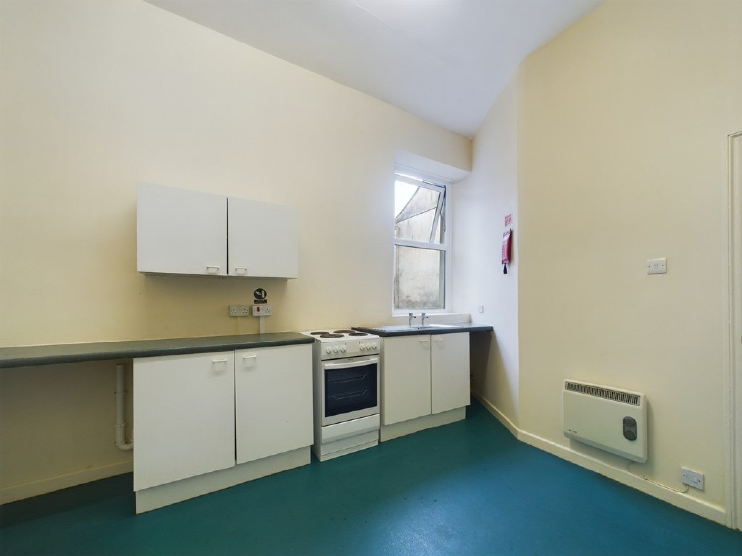 Flat Bath Place West in Plymouth