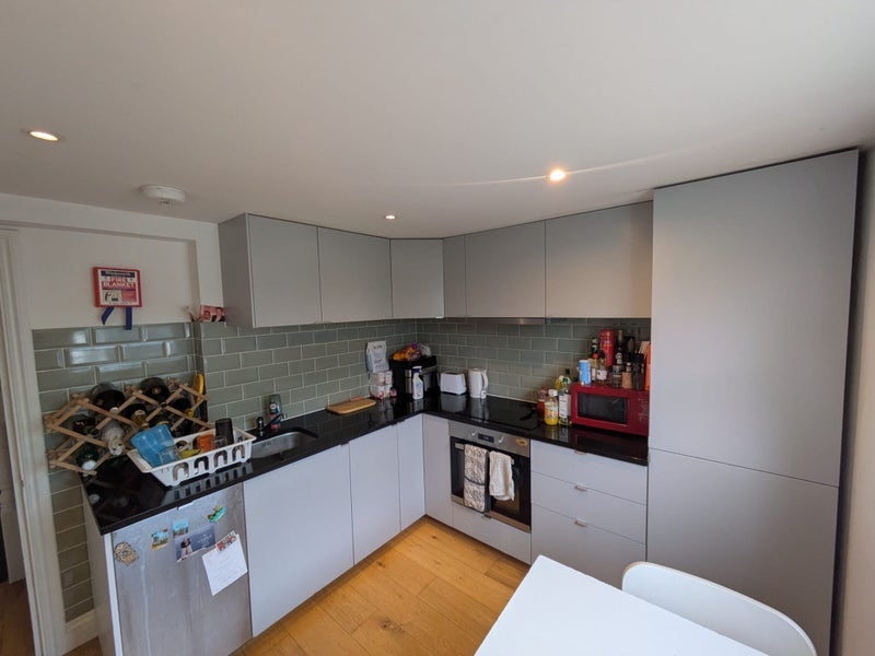 Room Ellerslie Road in Greater London