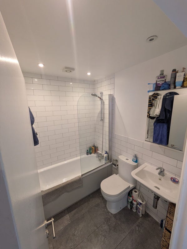 Room Ellerslie Road in Greater London