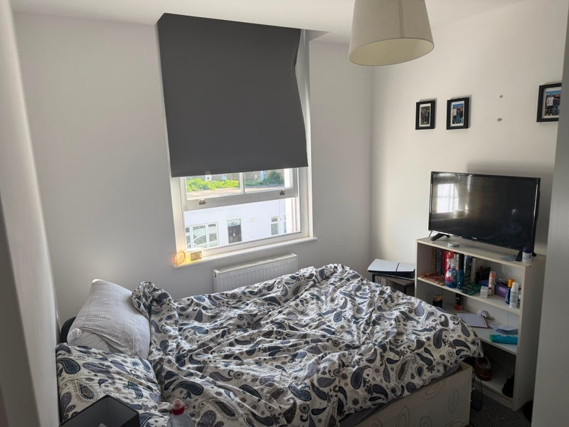 Room Ellerslie Road in Greater London