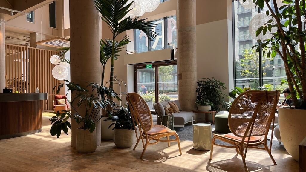 Flat Crossharbour Plaza in Greater London