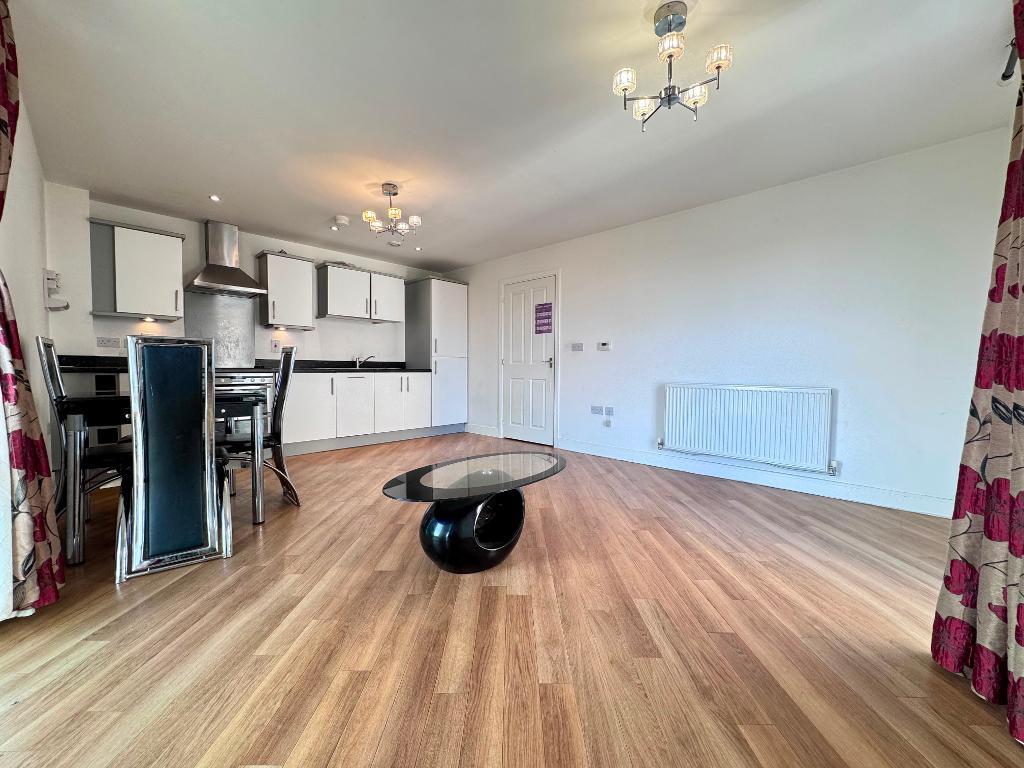 Flat Academy Way in Greater London