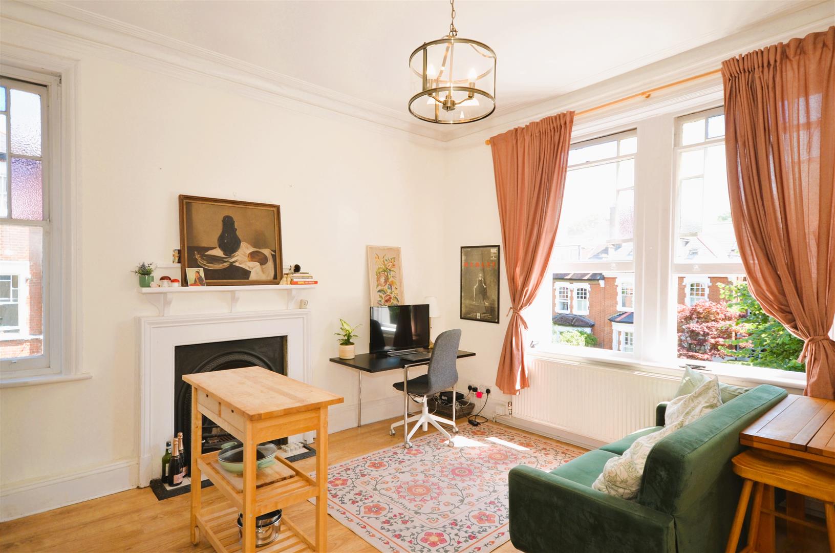 Flat Crouch Hall Road in Greater London