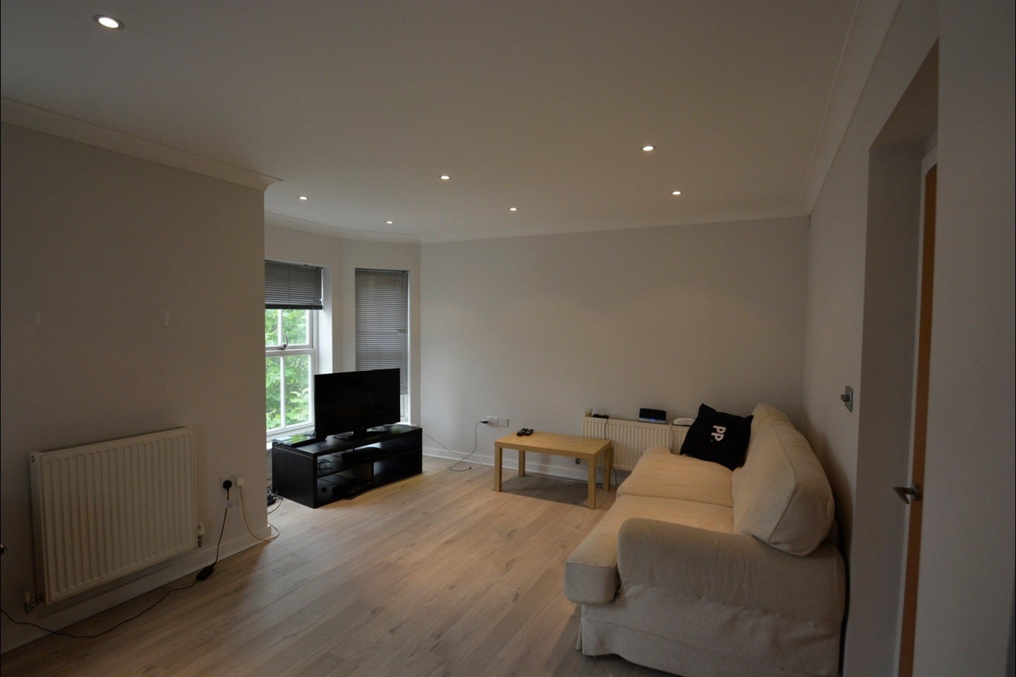 Flat Caledonian Square in Greater London