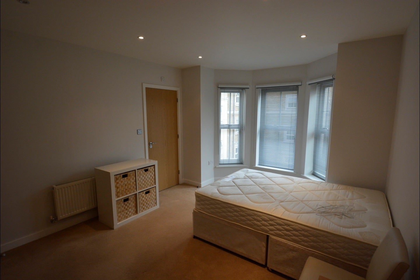 Flat Caledonian Square in Greater London