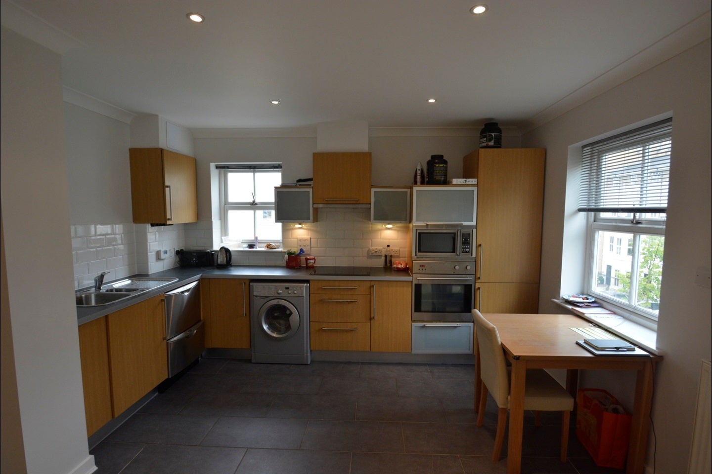 Flat Caledonian Square in Greater London