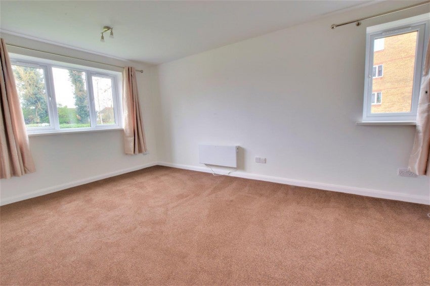 Flat Scammell Way in Watford
