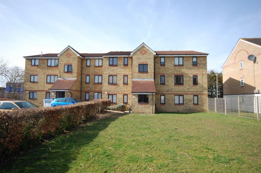 Flat Scammell Way in Watford