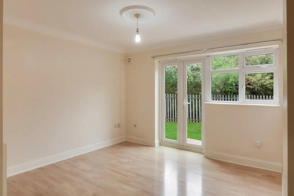 Flat John Perrin Place in Greater London