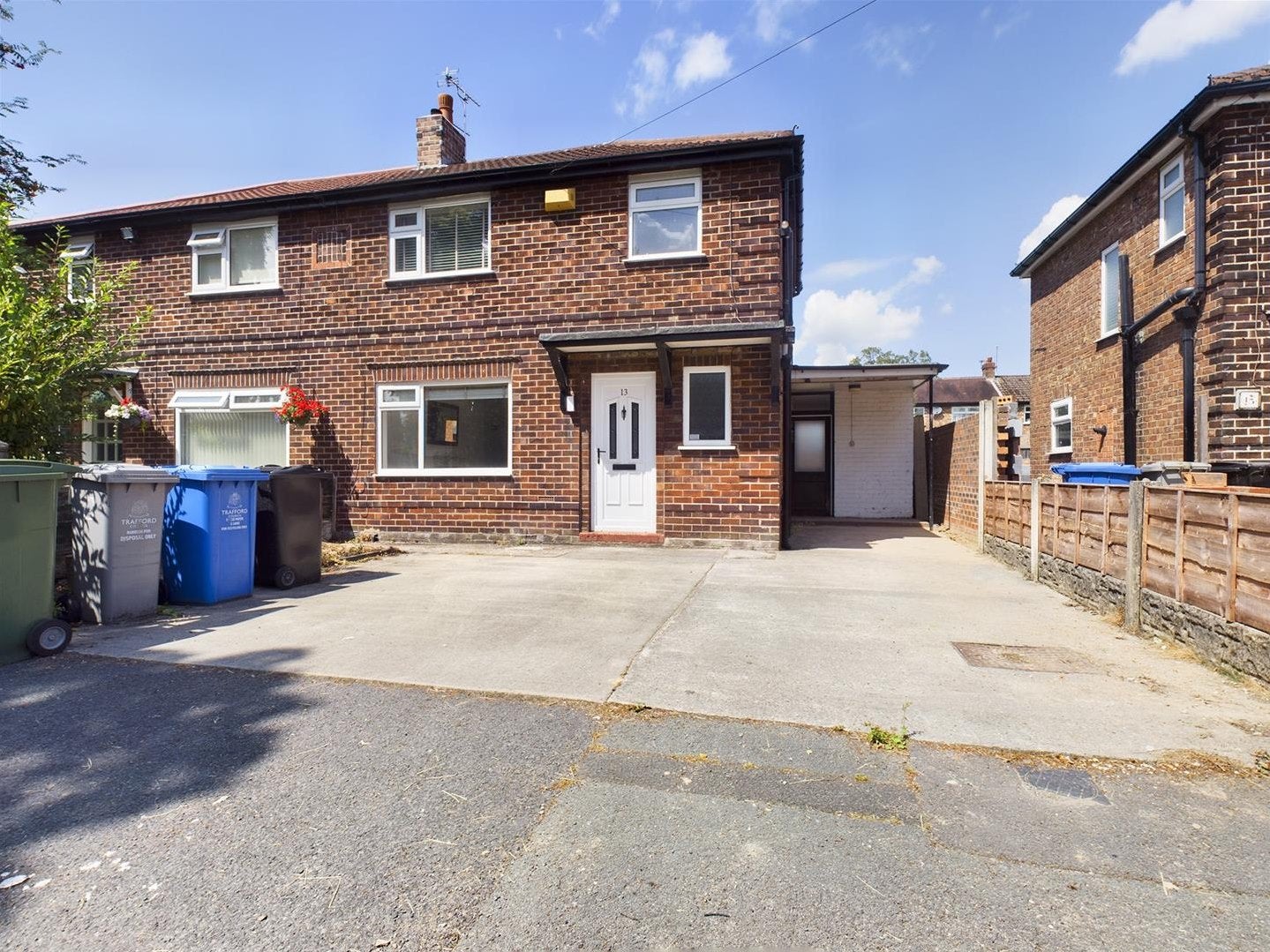 House Wentworth Avenue in Trafford