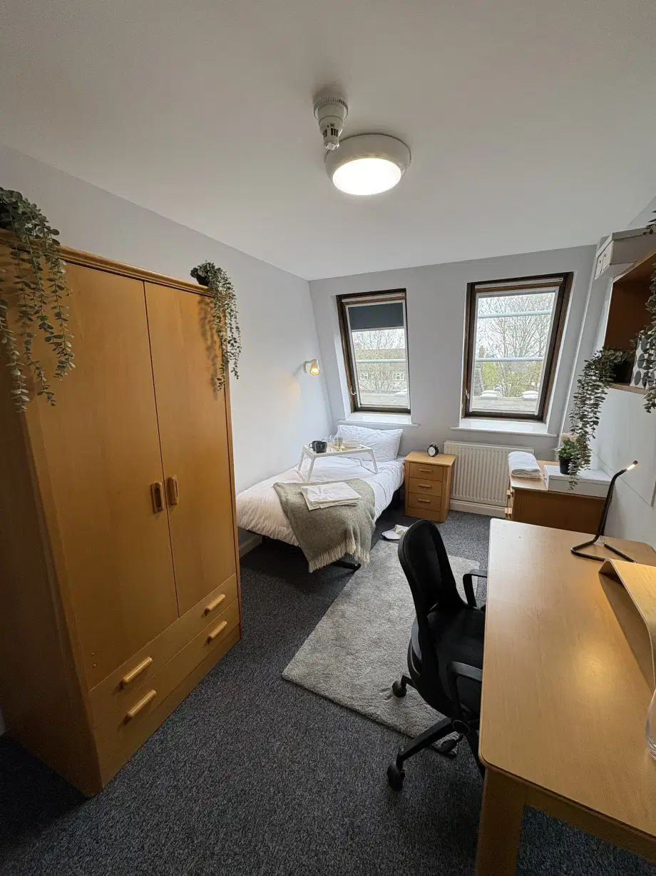 Room Cricklewood Lane in Greater London