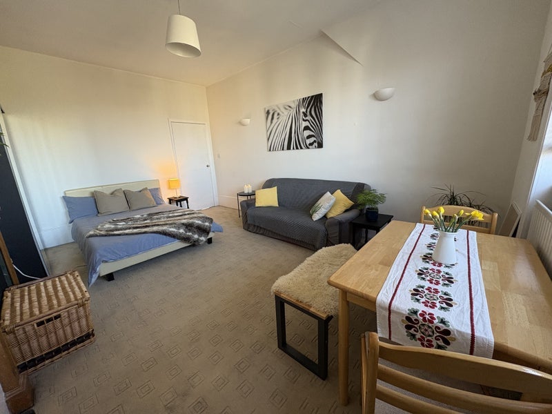 Room West End Lane in Greater London