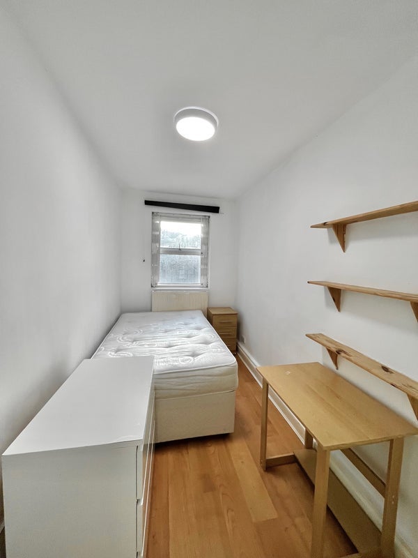 Room Lithos Road in Greater London