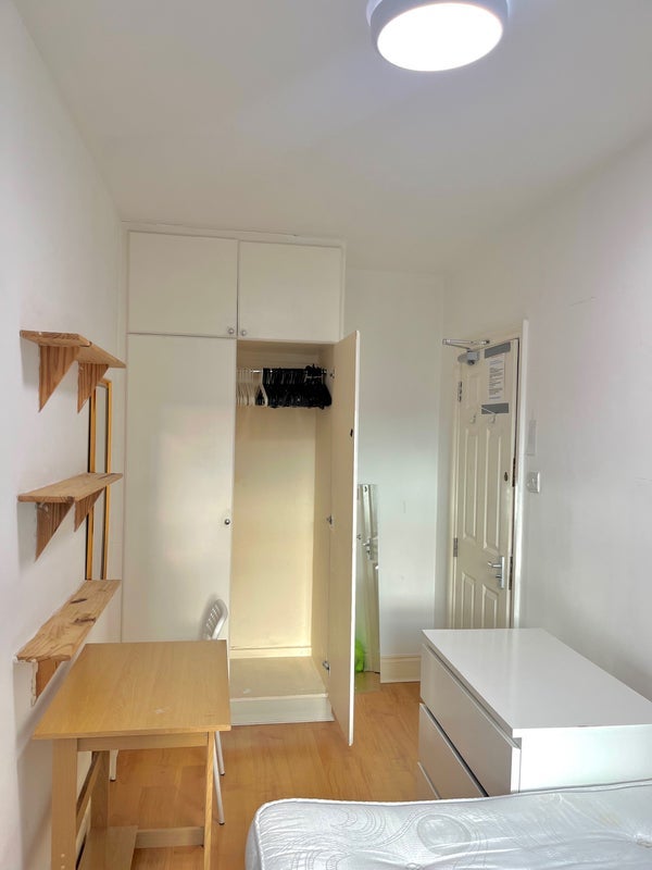 Room Lithos Road in Greater London