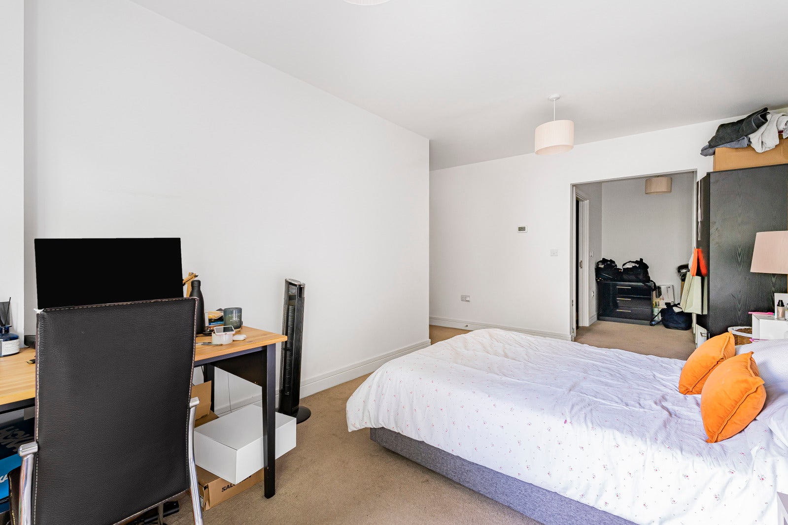 Flat Gwynne Road in Greater London